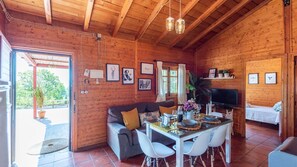 TV, fireplace - Hornillos Alozaina by Ruralidays (Málaga)