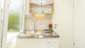 公寓 (0 Bedroom) | 私人厨房 | 茶具/咖啡用具、冰箱、微波炉、炉灶