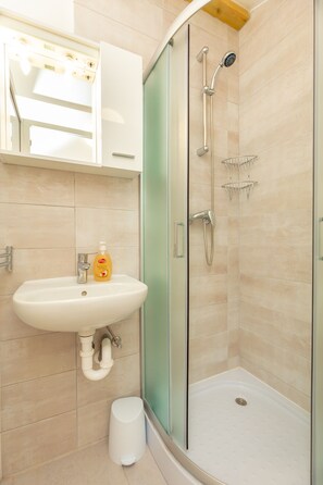 아파트 (0 Bedroom) | 욕실 | 샤워 시설, 헤어드라이어, 타월