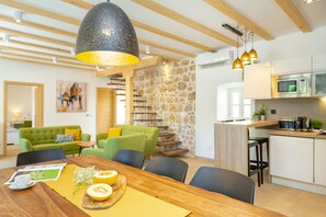 Villa (4 Bedrooms) | Eigene Küche | Kühlschrank, Mikrowelle, Ofen, Herdplatte