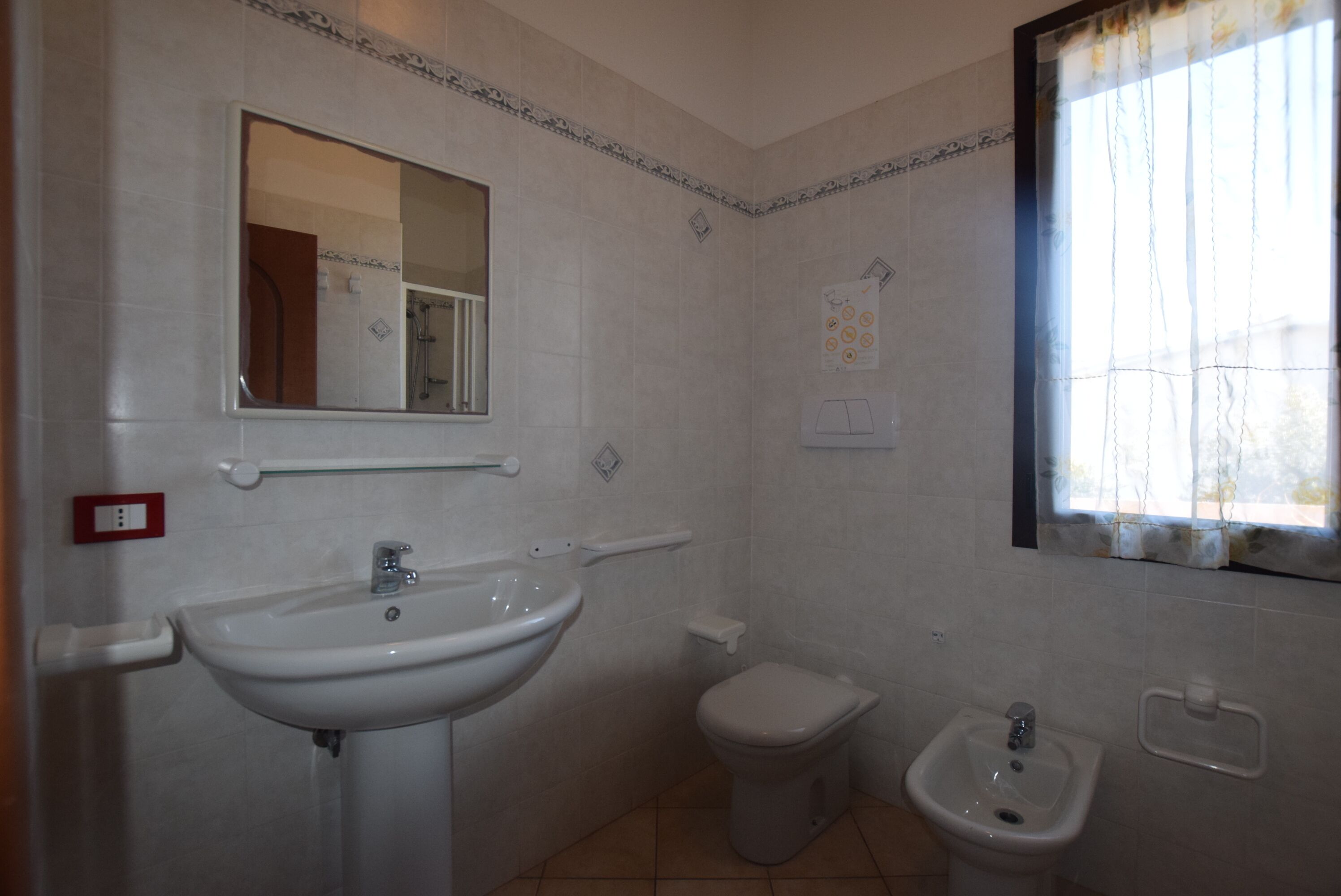 Bruser, bidet, håndklæder