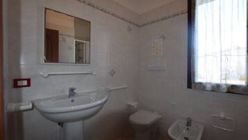 Bruser, bidet, håndklæder