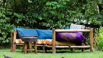 Breakfast, dinner, brunch served; local and international cuisine