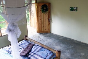 Individually decorated, individually furnished - Karungi Camp (Rubuguri)