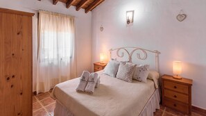 3 bedrooms, travel crib, WiFi - Cortijo La Envarra El Borge by Ruralidays (Málaga)