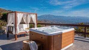 Outdoor spa tub - Cortijo La Envarra El Borge by Ruralidays (Málaga)