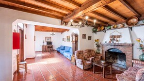 TV, fireplace - Molino de Sayalonga by Ruralidays (Málaga)