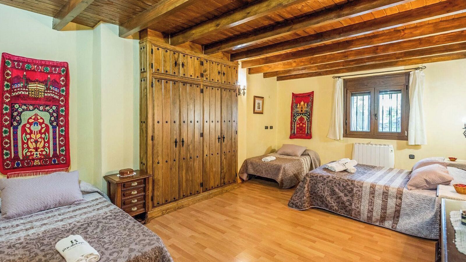 4 bedrooms, travel cot, WiFi