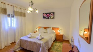 3 soverom, strykejern/-brett, reiseseng for barn og wi-fi