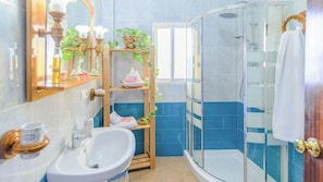Bathtub, hair dryer, towels