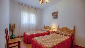 3 bedrooms, travel crib, WiFi