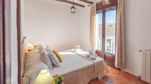 14 chambres, fer et planche à repasser, lit parapluie, Wi-Fi