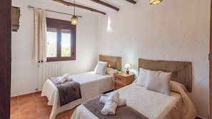 14 Schlafzimmer, Bügeleisen/Bügelbrett, Reisekinderbett, WLAN