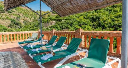 Lomamökki kompleksi vanhassa tehtaassa, ryhmille Axarquíassa