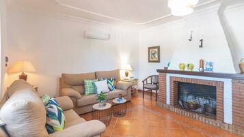 Televisie en een open haard