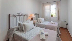 4 多间卧室、熨斗/熨衣板、旅行婴儿床、WiFi