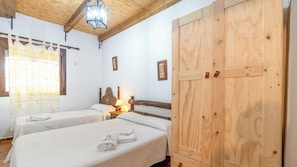 6 bedrooms, iron/ironing board, travel cot, WiFi