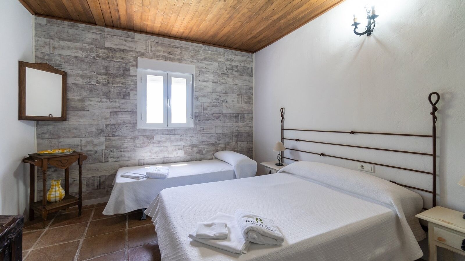 Cortijo La Bodega - Conjunto Benaoján by Ruralidays