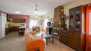 Fridge, microwave, oven, stovetop - Al Hayón Órgiva by Ruralidays (Granada)