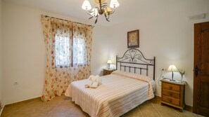 2 bedrooms, iron/ironing board, travel crib, WiFi - Al Hayón Órgiva by Ruralidays (Granada)