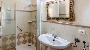 Bathtub, hair dryer - Reul Alto - Matasiete Laroya by Ruralidays (Almería)