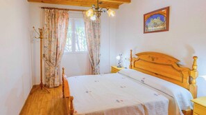 3 habitaciones, tabla de planchar con plancha, cuna de viaje y wifi 