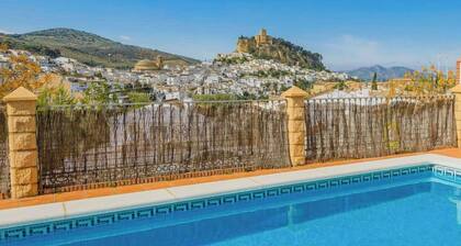 Casas de Paquita - El Mirador Montefrío by Ruralidays