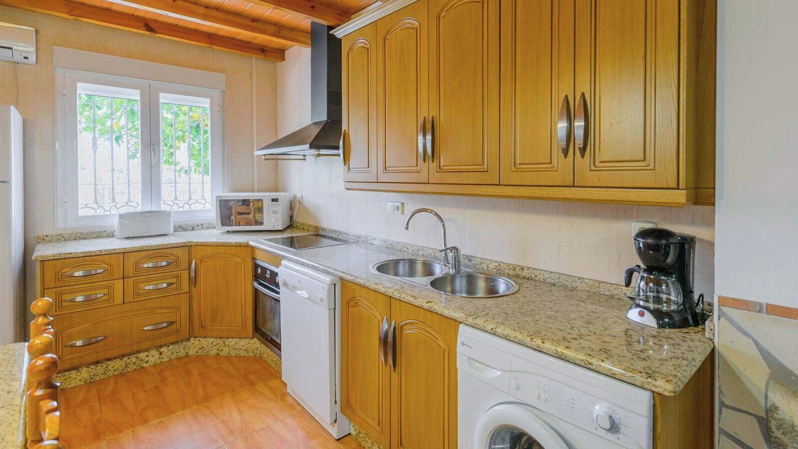 冰箱、微波炉、烤箱、炉灶