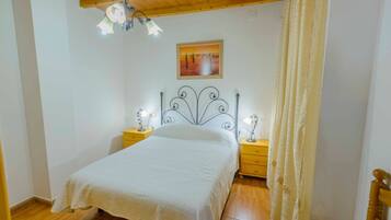 3 chambres, fer et planche à repasser, lit parapluie, Wi-Fi