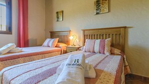 2 chambres, fer et planche à repasser, lit de bébé portatif, Wi-Fi