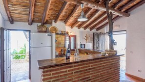 Fridge, microwave, oven, stovetop - El Pajar del Gastor by Ruralidays (Cádiz)