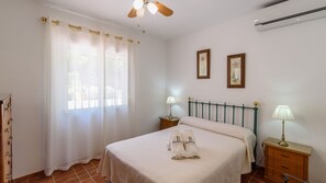4 bedrooms, travel cot, WiFi - Cortijo Nieves Torrox by Ruralidays (Málaga)