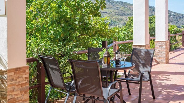 Outdoor dining - Casa Amelia Cómpeta by Ruralidays (Málaga)