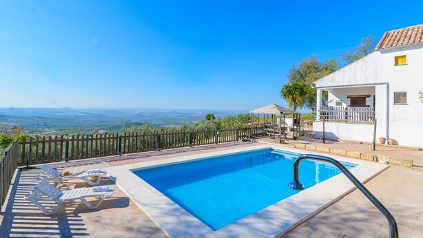 A pool with lounge chairs, a gazebo, and a view of the landscape. - Cuesta Blanca Montilla by Ruralidays (Córdoba)