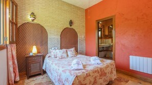 7 habitaciones, tabla de planchar con plancha, cuna de viaje y wifi