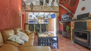 TV, fireplace - Huerta El Fontanarillo Montemayor by Ruralidays (Córdoba)