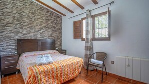 5 bedrooms, iron/ironing board, travel cot, WiFi