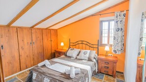 2 bedrooms, iron/ironing board, WiFi