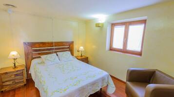 2 bedrooms, travel crib, WiFi