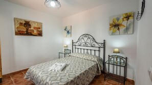 3 chambres, fer et planche à repasser, lit parapluie, Wi-Fi