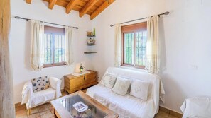 Interior - La Loma de Cútar by Ruralidays (Málaga)