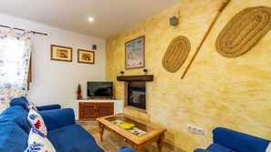 TV, lareira, DVD player, aparelho de som