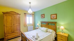 4 bedrooms, iron/ironing board, travel cot, WiFi