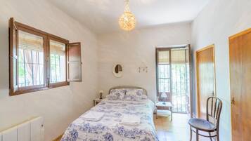 5 chambres, fer et planche Ă repasser, lit parapluie, Wi-Fi