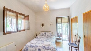 5 makuuhuonetta, silitysrauta/-lauta, vauvan matkasänky, Wi-Fi