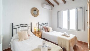 4 dormitorios, tabla de planchar con plancha, cuna de viaje y wifi