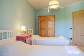2 bedrooms, iron/ironing board, travel cot, free WiFi - Pretty apartment in the Tuscany (Poggibonsi)