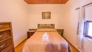 7 slaapkamers, een strijkplank/strijkijzer, reisbedje, wifi