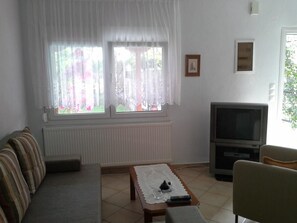 House, 1 Bedroom, Sea View | Living area | 32-inch LED TV with satellite channels, TV