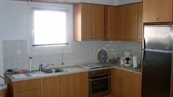 House, 1 Bedroom, Sea View | Private kitchen | Full-sized fridge, stovetop, coffee/tea maker, electric kettle